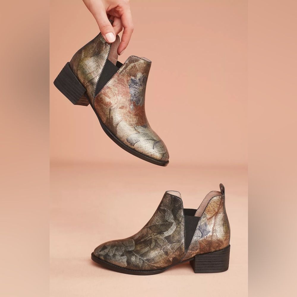 Anthropologie Seychelles Offstage Floral Chelsea Boots New Size 6